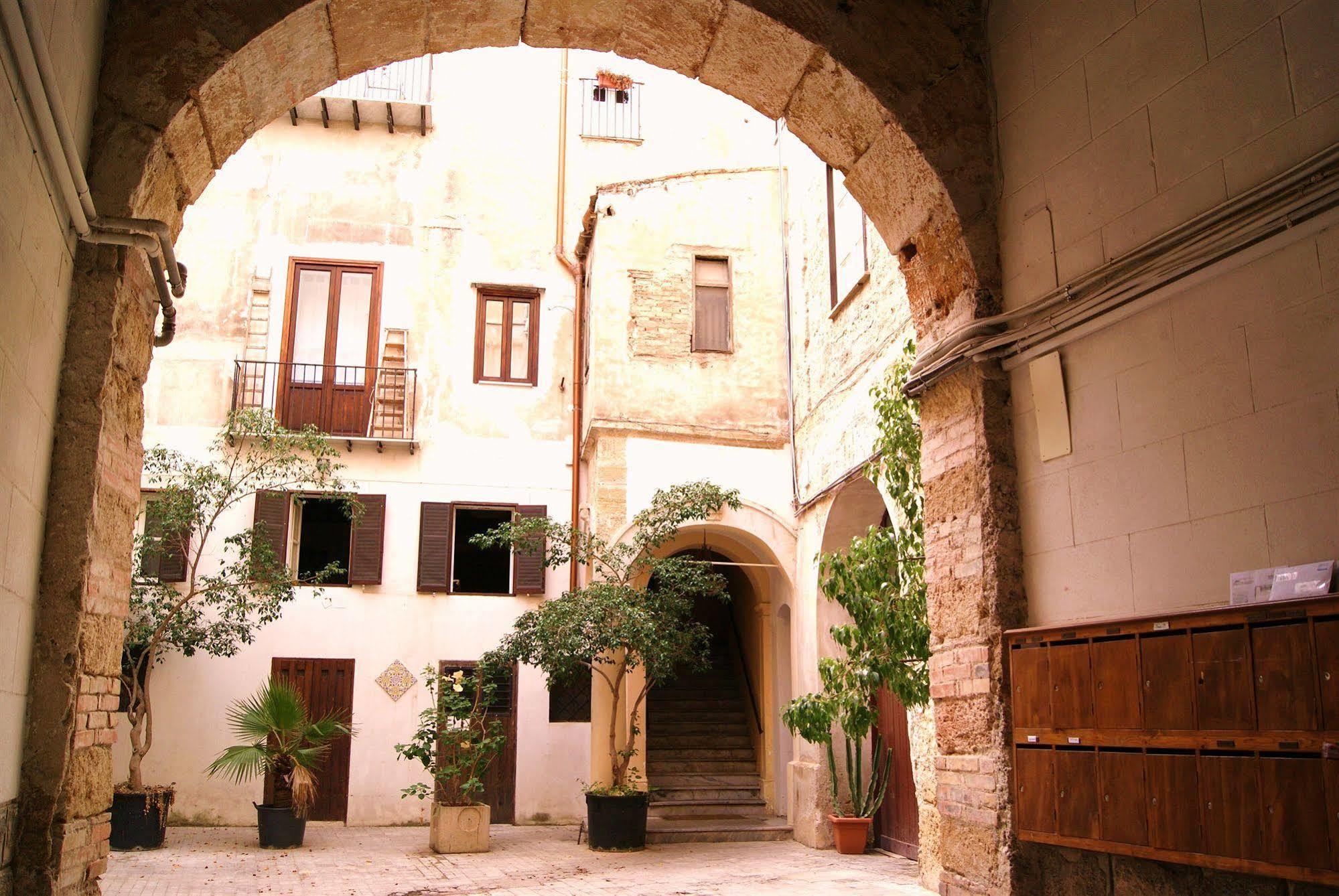 BeeClaire Guest House Palerme Extérieur photo